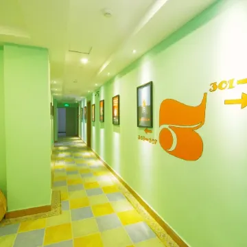 Haiyun Youth Travel Hotel (Leshan Giant Buddha Zhanggongqiao Food Street Branch)