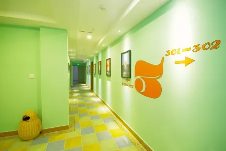 Haiyun Youth Travel Hotel (Leshan Giant Buddha Zhanggongqiao Food Street Branch)