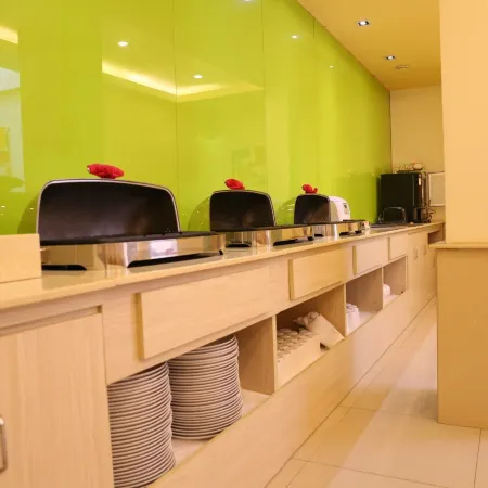 Grace Inn Hotel (Jinan Railway Station Square) Отели рядом с достопримечательностью «Железнодорожная станция Цзинань»