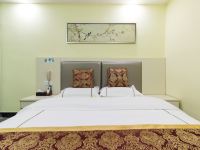 侨鸿酒店(广州林和西地铁站店) - 标准大床房
