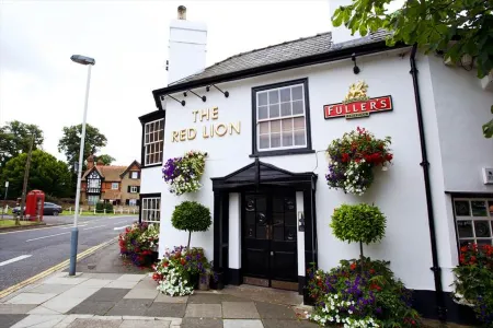 The Red Lion Hotel Отели в г. Аксбридж
