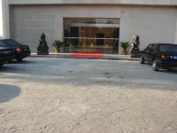 睿龍米易陽光酒店 - 停車場