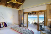 Constance Moofushi Hotels in Moofushi