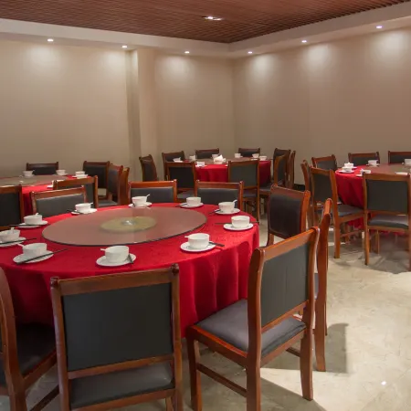 Qinyuan Holiday Hotel (Chizhou High-speed Railway Station)
