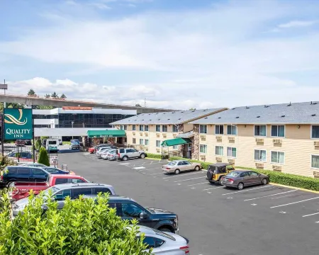 Quality Inn SeaTac Airport-Seattle Отели рядом со станцией Link Light Rail - Tukwila Station