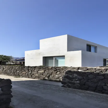 Jeju Bien Pension Отели рядом с достопримечательностью «Стадион Халлима»
