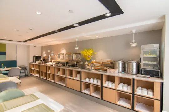 Homeinn Selected Hotel (Shanghai East China Normal University Wujing) Отели рядом с достопримечательностью «Auxiliary Wharf of Shuitou International Rock City»