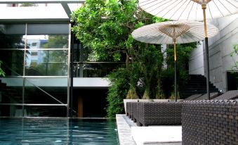 Luxx XL Langsuan Hotel Bangkok