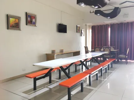 Meaco Hotel - Valenzuela Отели рядом с достопримечательностью «Iglesia Ni Cristo Lokal Ng Gen T De Leon»