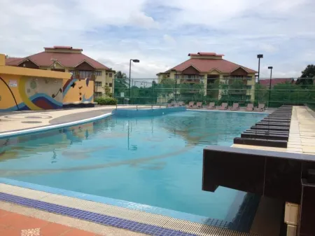 AFamosa Purple Dream Residence Condotel Homestay Отели в г. Pegoh