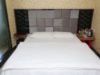 吉林V8时尚宾馆 - 标准大床房