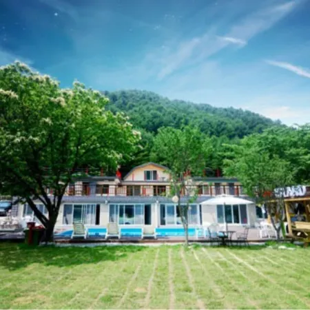 Gapyeong Island Cocoon Pension Отели рядом с достопримечательностью «Храм Тэвонса»
