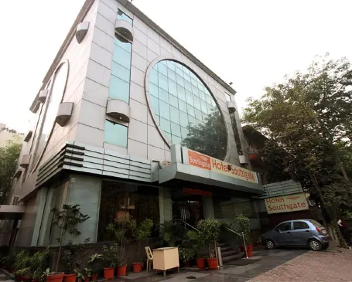 Hotel Southgate Hotels near AIIMS Metro Station
