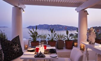 Katikies Villa Santorini - the Leading Hotels of the World