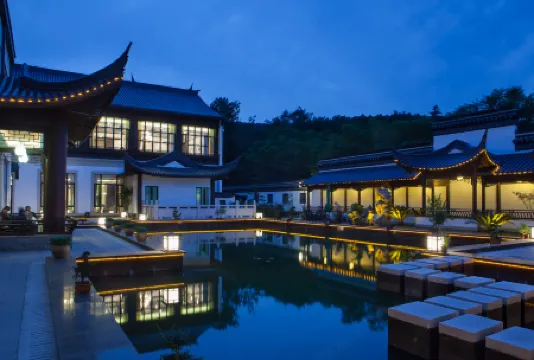 Yueshanxuan Hotel Отели рядом с достопримечательностью «Zanghai Temple»