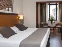 هوتل بالمورال Hotels near إف جي سي - بلاسا مولينا
