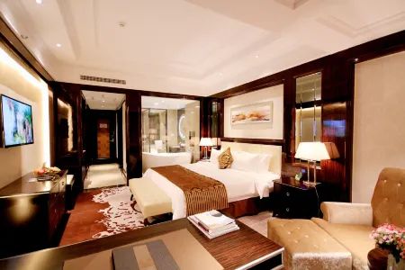 Chateau Star Sea Hotel Отели рядом со станцией Xuwen Railway Station