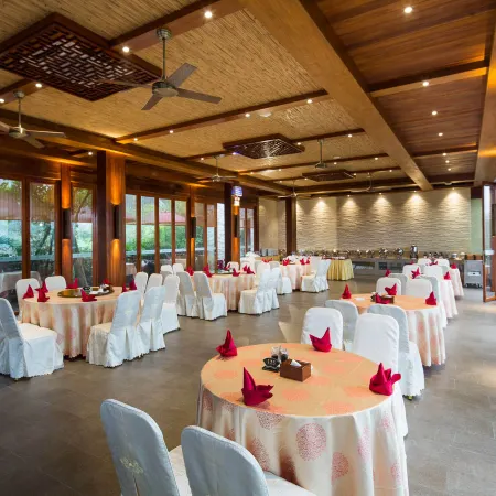 Yunfu Xinxing Longshan Hot Spring Hotel