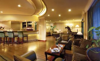 Howard Johnson Tianyi Hotel Guizhou (Guiyang North Railway Station Qianlingshan Park)