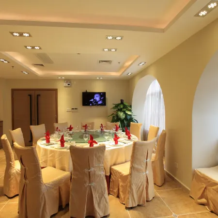 Cheeful Island Resort Hotel