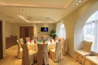 Cheeful Island Resort Hotel