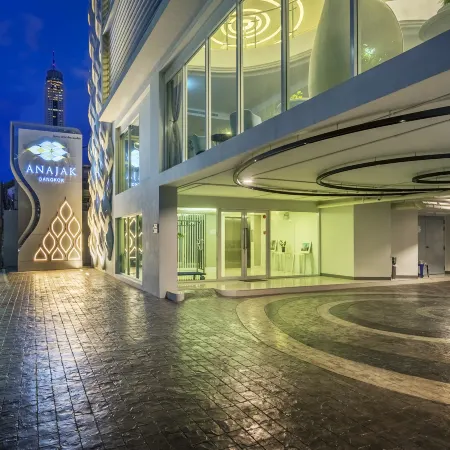 Anajak Bangkok Hotel Отели рядом с достопримечательностью «Станция надземного метро Phaya Thai»