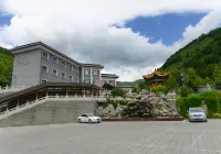 Friendship Hotel Hotel dekat Dailuo Peak