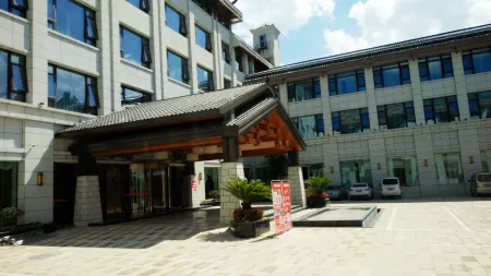 Fufeng Holiday Hotel