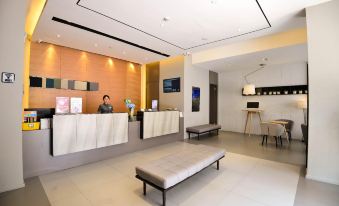 Ease Hotel (Shenzhen Pinghu Huanancheng, Dahuanggong Commercial Center)