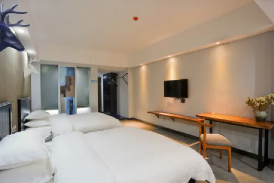 Huanlesong Holiday Apartment (Railway Station, Tianmen Mountain)