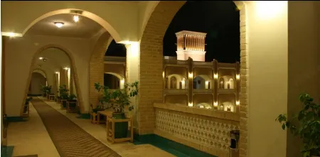 Dad Hotel Отели рядом с достопримечательностью «Йезд»