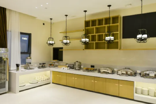 Yun Ji City Hotel (Feidong Yuzhou Central Plaza Guiwang Subway Station)