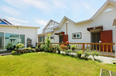 Buan (Byeonsanbando) Corelia Pension Отели в г. Пуан