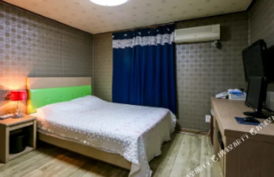 華川郡美術館汽車旅館