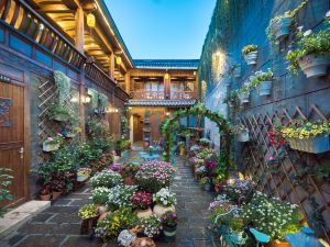 Lijiang Baimao Anbo Private Courtyard