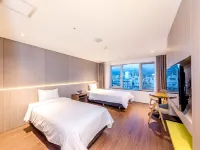 The First70 Hotel Hotels near Munbu Park