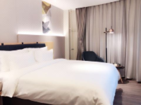 如家商旅酒店(天津火车站滨江道步行街环球金融中心店) - 商旅高级商务房