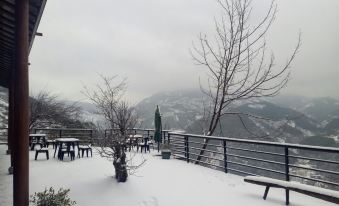 Xiangjian Chashe Hostel