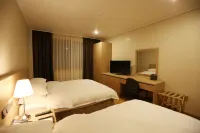 Palgong Emillia Hotel - Bergblick