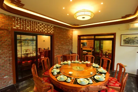 Beijing Yunshui Yaoshanju Hot Spring Resort (Changping Ming Tombs Resort) Отели рядом с достопримечательностью «Changping Duijiuyu Natural Scenic Resort»