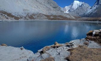 Yading Zhaxi Kongshu Tibetan Culture Theme Hotel