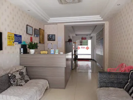 Tourist Hotel Отели рядом с достопримечательностью «Gaozeng Dongzhai»