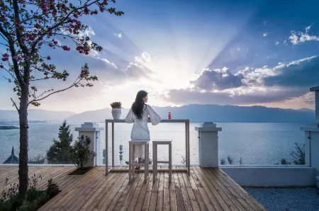 Dali Verdant Whisper·Stone Hill Seaview Inn