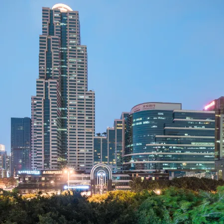 TRUE GO S Hotel (Shenzhen Convention & Exhibition Center Lianhe Plaza) Отели рядом с достопримечательностью «Контрольн-пропускной пункт Локмачау»