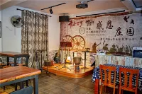 Gratitude Manor Campus Theme Homestay - bar