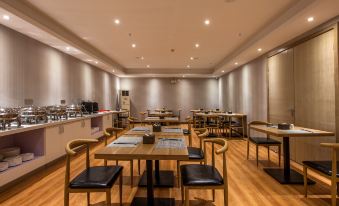 Borrman Hotel (Wuhan Yangluo subwaystation deepwater port store)