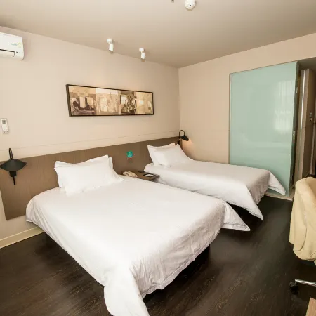 Jinjiang Inn Select Hotel (Chifeng South Railway Station Shier Zhong)