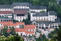 Dongya Hotel - Mountain view