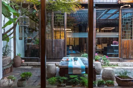 Yizai Qingyun Chinese-style Courtyard