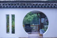 the Yard of the Sky Hotels near Dongjinggu Temple